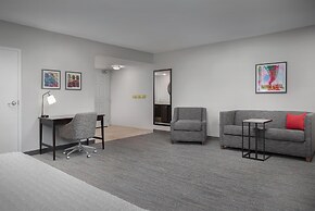 Hampton Inn & Suites Omaha-Downtown