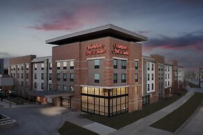 Hampton Inn & Suites Omaha-Downtown