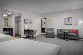 Hampton Inn & Suites Omaha-Downtown