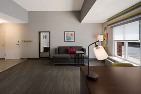 Hampton Inn & Suites Fredericksburg-at Celebrate Virginia