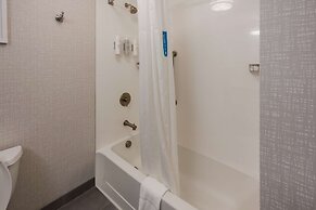 Hampton Inn & Suites Fredericksburg-at Celebrate Virginia