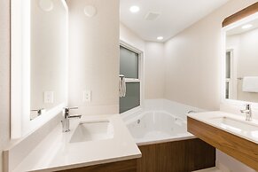 Holiday Inn Express & Suites Grande Prairie by IHG