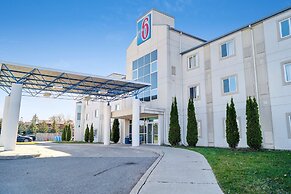 Motel 6 Peterborough, ON