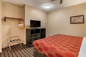 Econo Lodge & Suites Granite City