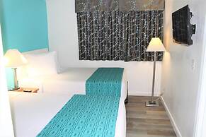 Howard Johnson Suites by Wyndham San Diego Chula Vista/BayFt