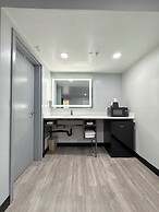 Express Inn & Suites