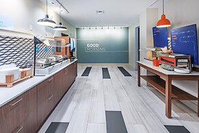 Holiday Inn Express & Suites West by IHG