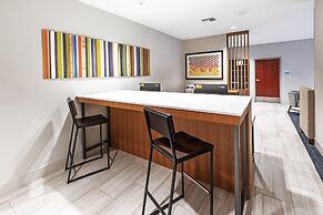 Holiday Inn Express & Suites West by IHG