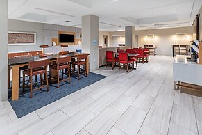 Holiday Inn Express & Suites West by IHG