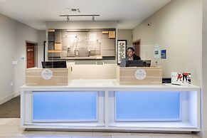 Holiday Inn Express & Suites West by IHG