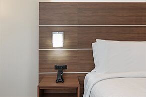 Holiday Inn Express & Suites West by IHG