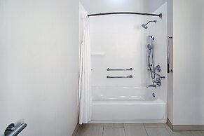 Holiday Inn Express & Suites West by IHG