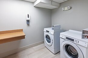 Holiday Inn Express & Suites West by IHG