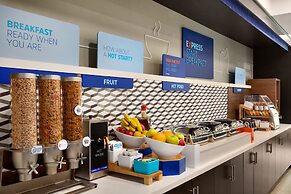 Holiday Inn Express & Suites Pembroke Pines-Sheridan St by IHG