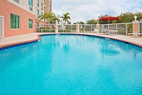 Holiday Inn Express & Suites Pembroke Pines-Sheridan St by IHG