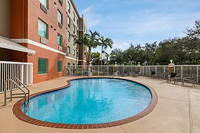 Holiday Inn Express & Suites Pembroke Pines-Sheridan St by IHG