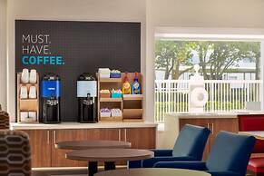 Holiday Inn Express & Suites Pembroke Pines-Sheridan St by IHG