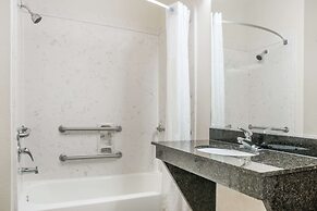 Super 8 by Wyndham Brookshire TX