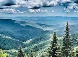 Mountain Inn & Suites