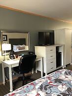 River House Inn, a Baymont by Wyndham