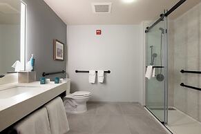 DoubleTree by Hilton Hotel Savannah Airport