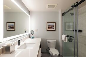 DoubleTree by Hilton Hotel Savannah Airport