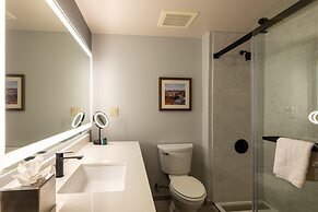DoubleTree by Hilton Hotel Savannah Airport