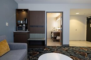 DoubleTree by Hilton Hotel Savannah Airport