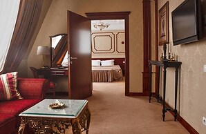 Aurora Premier Hotel
