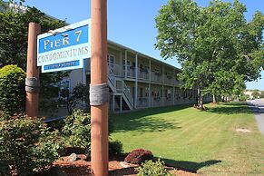 Pier 7 Condominiums