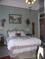 Robins Nest Bed & Breakfast