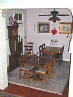Robins Nest Bed & Breakfast