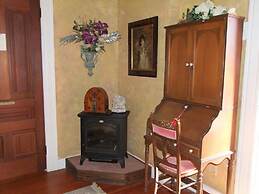Robins Nest Bed & Breakfast