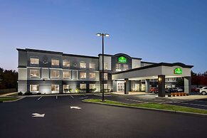 La Quinta Inn & Suites by Wyndham Mt. Laurel - Philadelphia