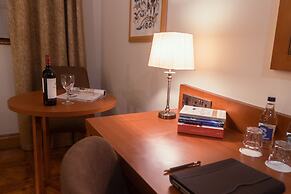 The Uppercross House Hotel