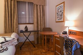 The Uppercross House Hotel