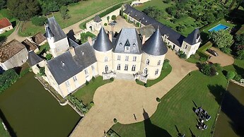 Chateau De Vauloge