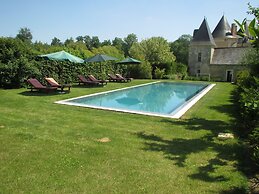 Chateau De Vauloge