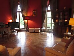 Chateau De Vauloge