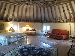 Chateau De Vauloge
