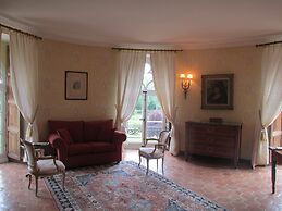 Chateau De Vauloge