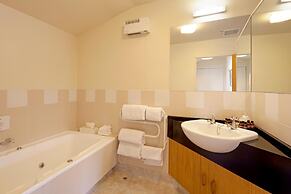 Spinnaker Bay Apartments