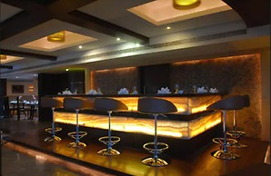 Peninsula Grand Hotel