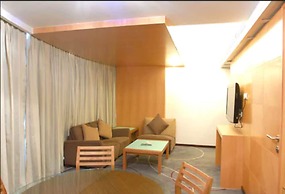 Peninsula Grand Hotel