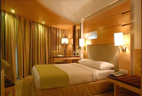 Peninsula Grand Hotel