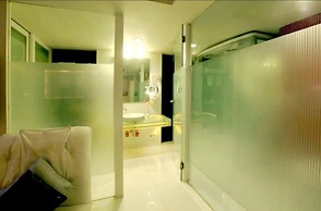 Peninsula Grand Hotel