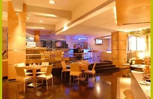 Peninsula Grand Hotel