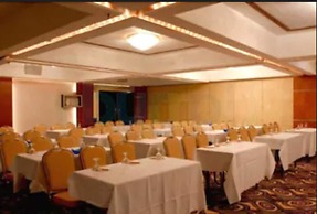 Peninsula Grand Hotel