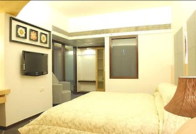 Peninsula Grand Hotel