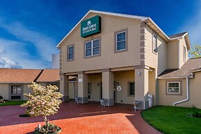 HomeTowne Studios by Red Roof Denver, PA